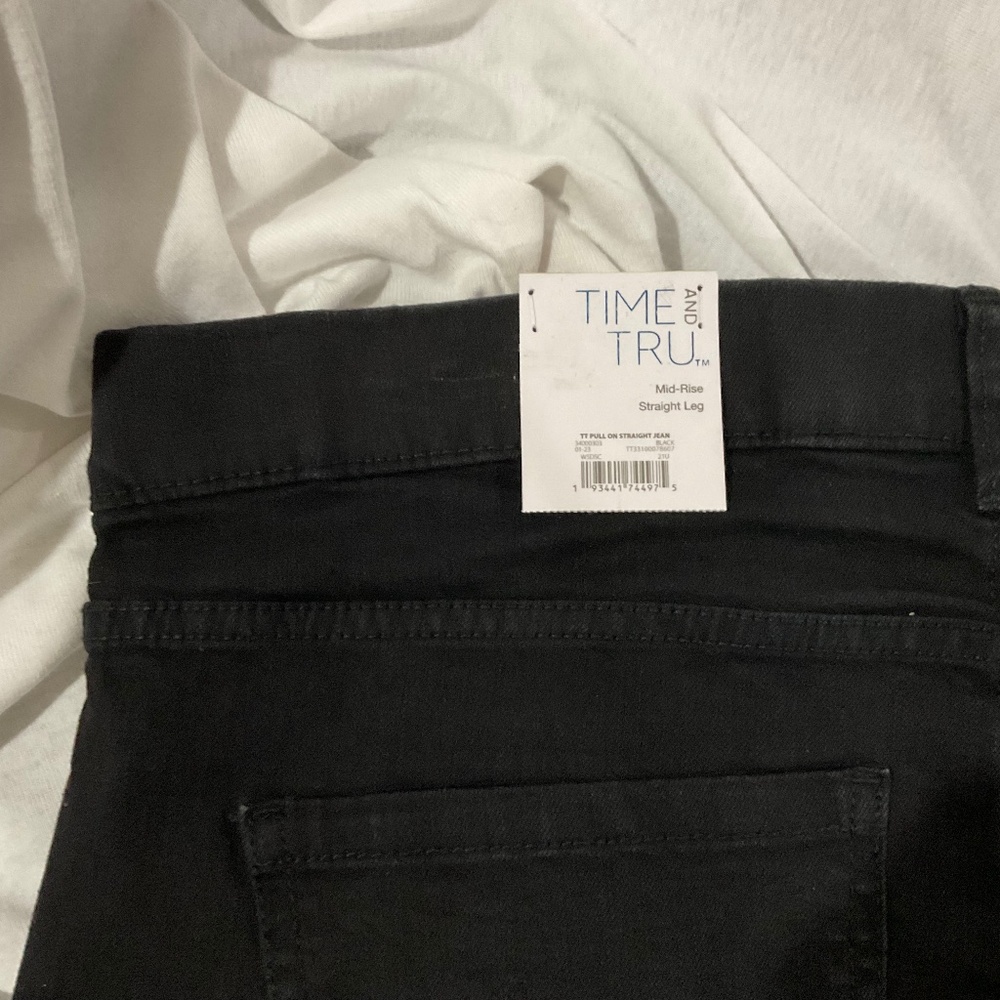NWT Women's Black Mid-Rise Straight Leg Pull On Jeans Size Large (12-14)